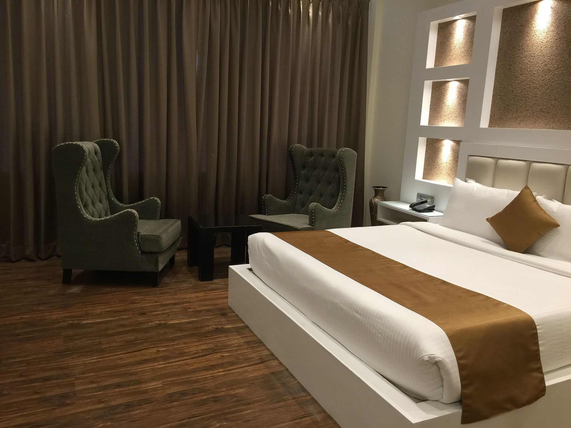 Heritage Luxury Srīnagar Zewnętrze zdjęcie